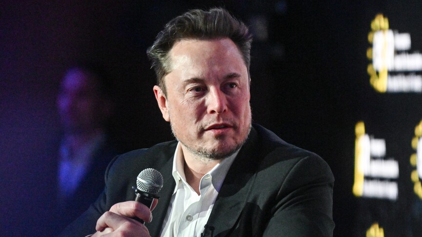 Musk’s SpaceX and Tesla holdings are valued at about $1.1 trillion on paper Musk’s SpaceX and Tesla holdings are valued at about $1.1 trillion on paper